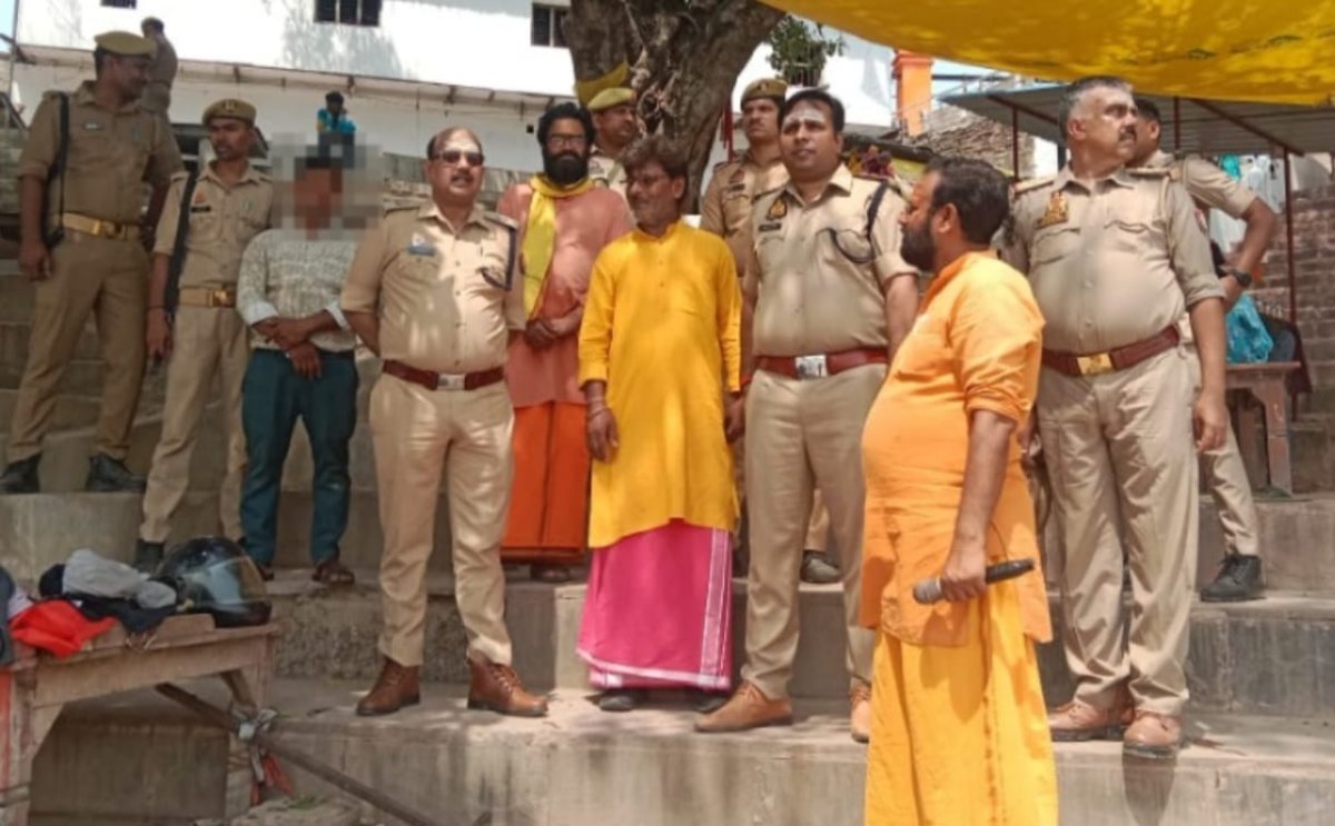 अवधेश्वरनाथ धाम पहुंचे एएसपी, पुरुषोत्तम मास मेले की सुरक्षा और व्यवस्थाओं का लिया जायजा