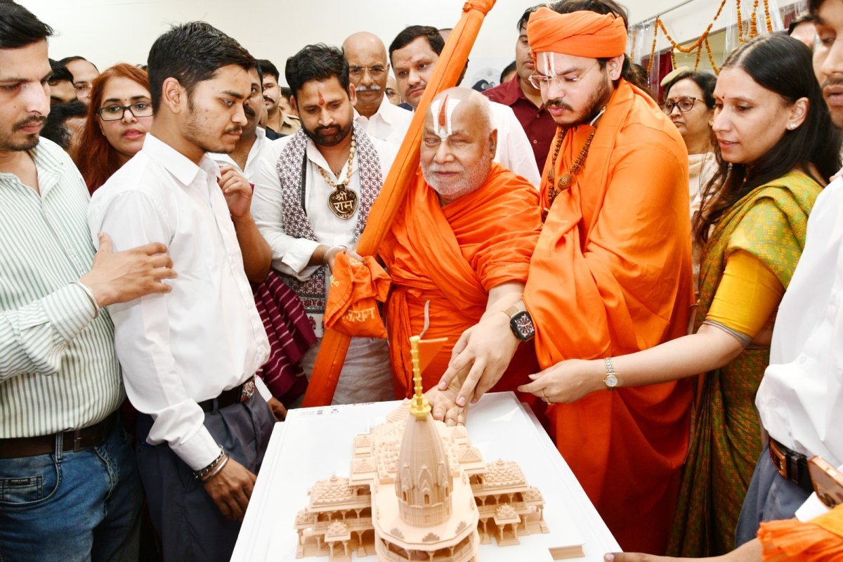 प्रयागराज: 'अनुभव वीथिका' में विरासत को महसूस करेंगे दिव्यांग बच्चे, स्वामी रामभद्राचार्य और संजय श्रीनेत ने सराहा