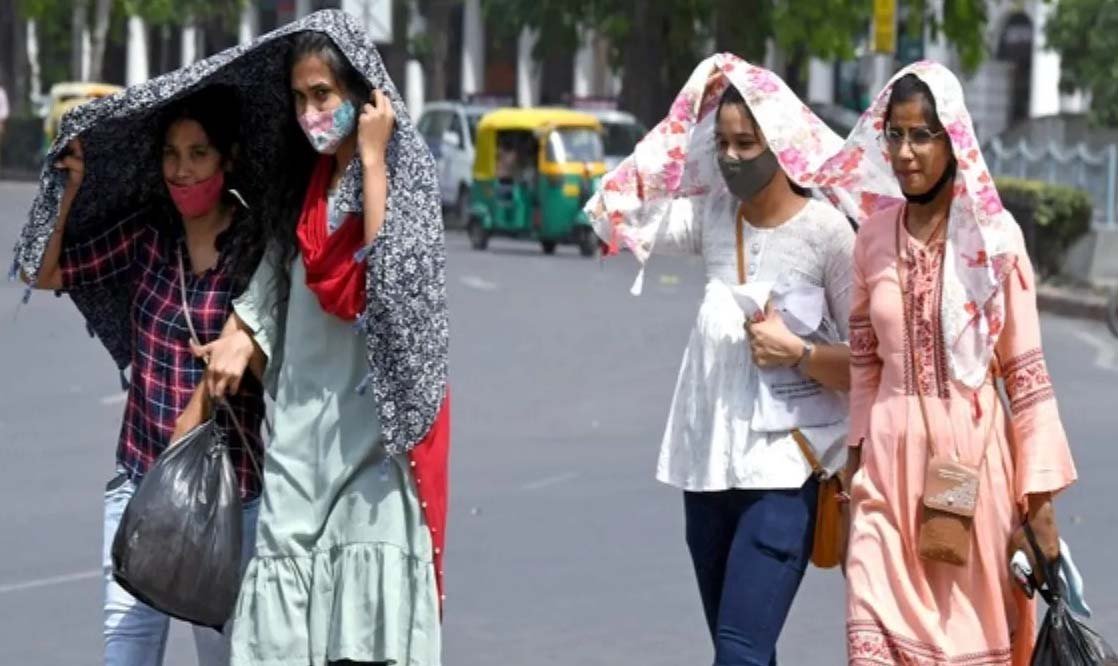 यूपी में आसमान से बरसेगी आग: 10 जिलों में 'रेड अलर्ट', जानें आपके शहर का क्या है हाल