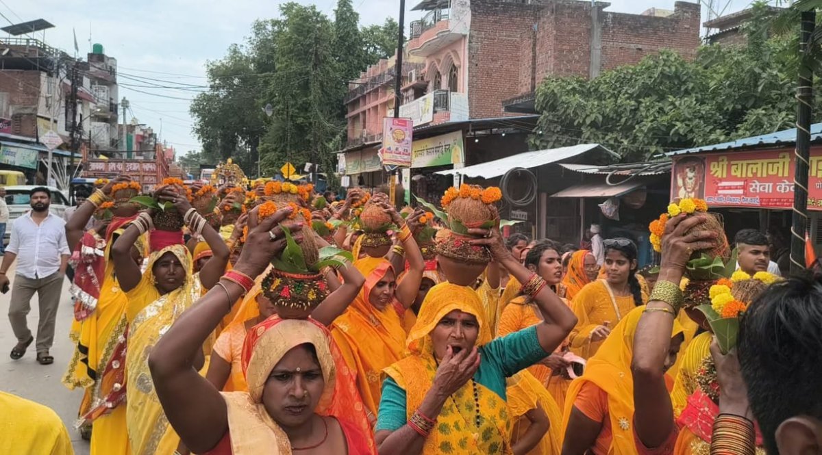 भक्तिमय हुआ कुंडा: भव्य कलश यात्रा के साथ श्रीराम कथा का आगाज, वृंदावन की कृधा किशोरी करेंगी अमृत वर्षा