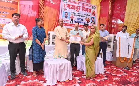 राष्ट्र निर्माण में मजदूरों का योगदान अमूल्य: फूलपुर सांसद प्रवीण पटेल ने इफको में श्रमिकों को बांटे सरकारी हितलाभ