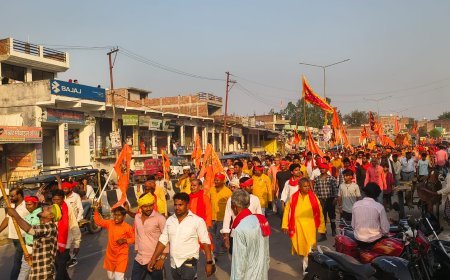 मानिकपुर में आस्था का सैलाब: पंचमुखी हनुमान मंदिर प्राण प्रतिष्ठा पर निकली भव्य शोभायात्रा, पुष्प वर्षा से हुआ स्वागत