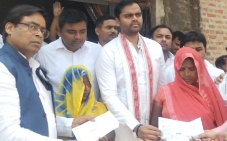 शोक में डूबे गांव पहुंचे सांसद और विधायक, कहा- "दुख की घड़ी में हम साथ हैं"