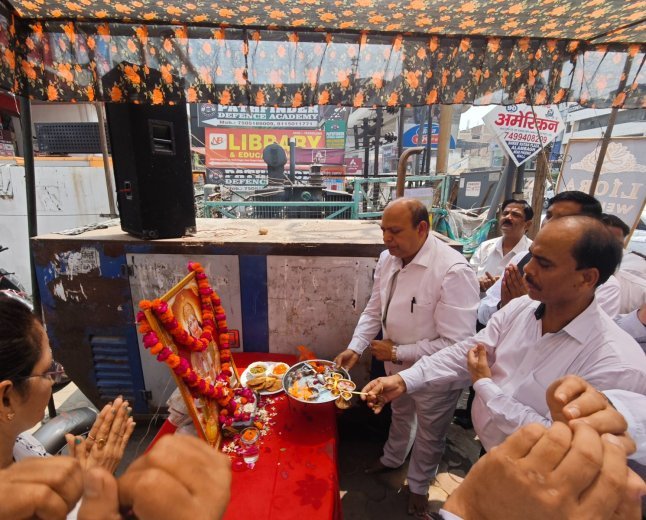 मोरल परिवार के विशाल भंडारे में उमड़ा श्रद्धालुओं का जनसैलाब