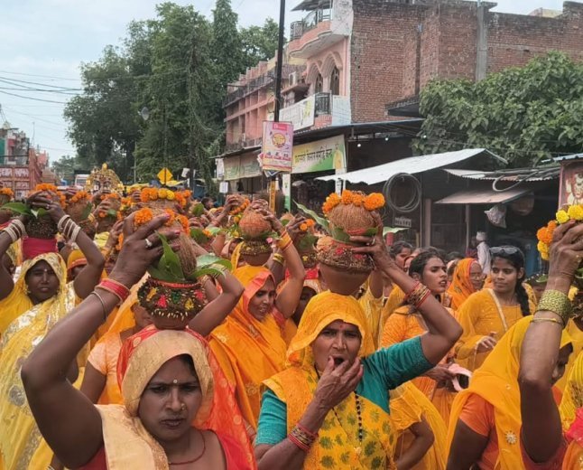 भक्तिमय हुआ कुंडा: भव्य कलश यात्रा के साथ श्रीराम कथा का आगाज, वृंदावन की कृधा किशोरी करेंगी अमृत वर्षा