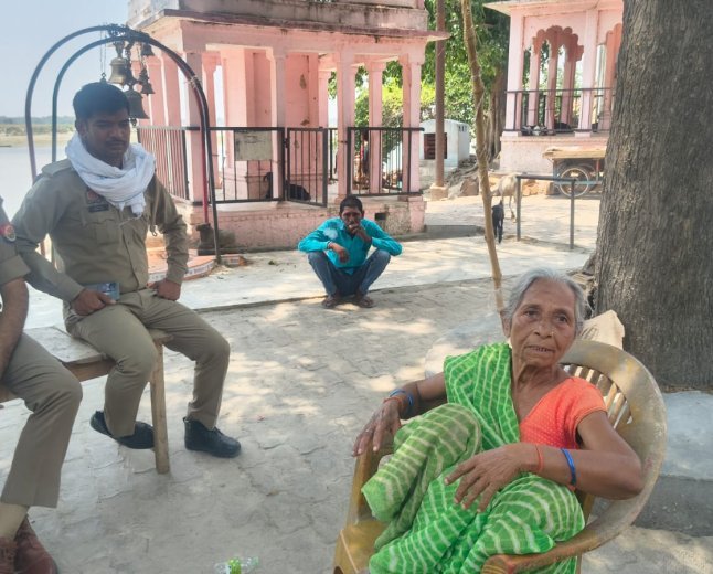 प्रतापगढ़: मौत के मुहाने से लौट आई शांति देवी, मिशन शक्ति टीम की तत्परता ने बचाई वृद्ध महिला की जान