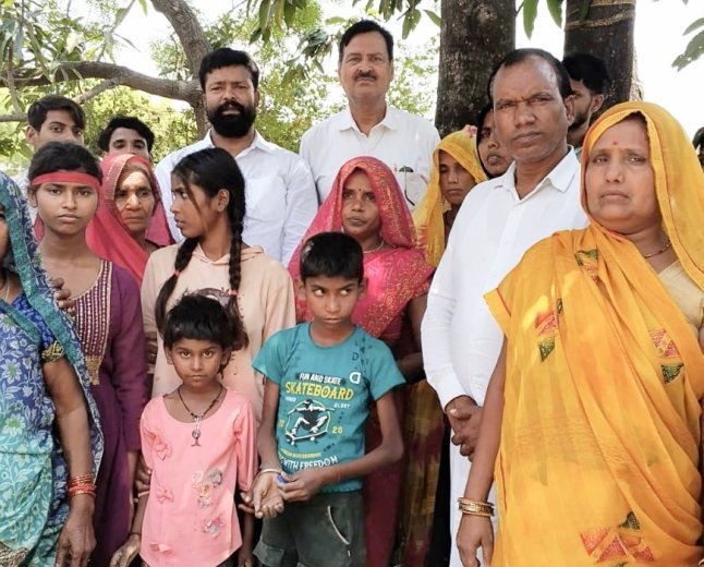 प्रयागराज: कुदरत के कहर ने छीनीं दो जिंदगियां, कांग्रेस ने उठाई पीड़ित परिवार को तत्काल सहायता और पट्टे की मांग