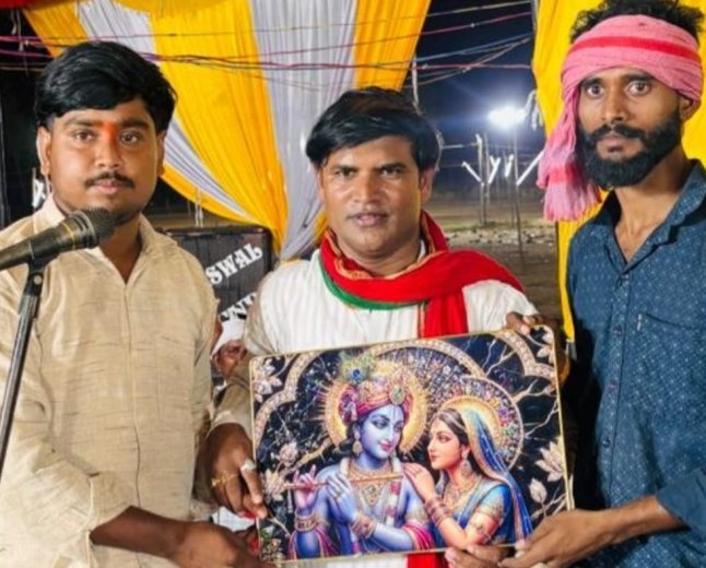 महंदापुर में लोकगायकों का हुआ भव्य सम्मान, गीतों से दी सामाजिक सीख