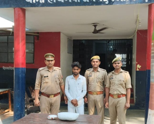 'ऑपरेशन प्रहार' का असर: हथिगवां में डेढ़ किलो गांजे के साथ महेशगंज का युवक गिरफ्तार, पुलिस ने भेजा जेल