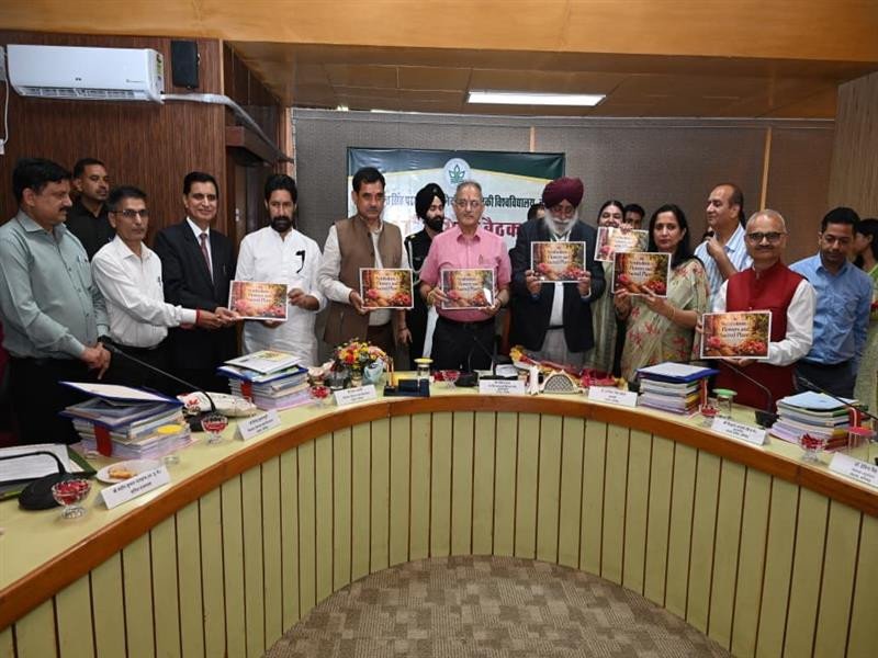 राज्यपाल ने वाईएस परमार औद्यानिकी एवं वानिकी विश्वविद्यालय सीनेट बैठक की