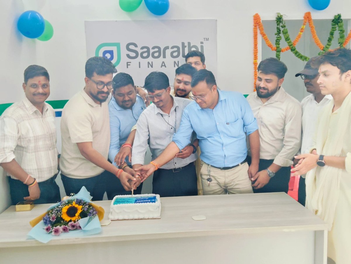 सारथी फाइनेंस का यूपी में विस्तार, दो नई शाखाओं के साथ निकाली बाइक रैली