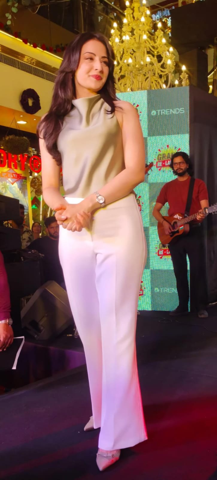 कानपुर में रिलायंस ट्रेंड्स की री-ओपनिंग, अभिनेत्री ज़ोया अफ़रोज़ ने बिखेरा जादू