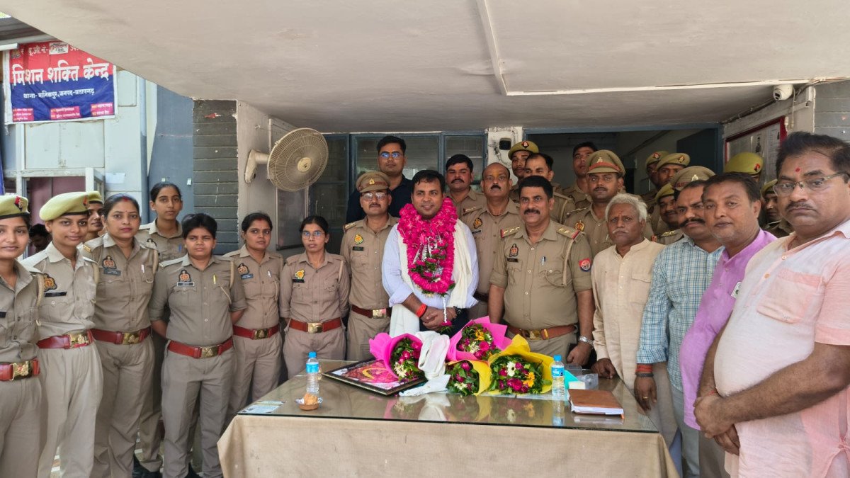 कुंडा में सीओ अमरनाथ गुप्ता को अधिकारियों और जनता ने दी भावभीनी विदाई