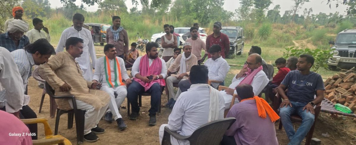 अम्बेडकर नगर: मईपुर अग्निकांड पीड़ितों से मिले कांग्रेस जिलाध्यक्ष, दी चेतावनी