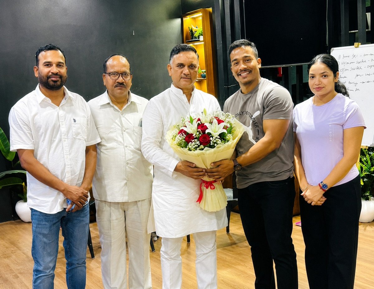 आगरा: जी फिटनेस सेंटर पहुंचे सपा नेता उदयवीर सिंह, युवाओं को दिया सेहत और संस्कार का संदेश