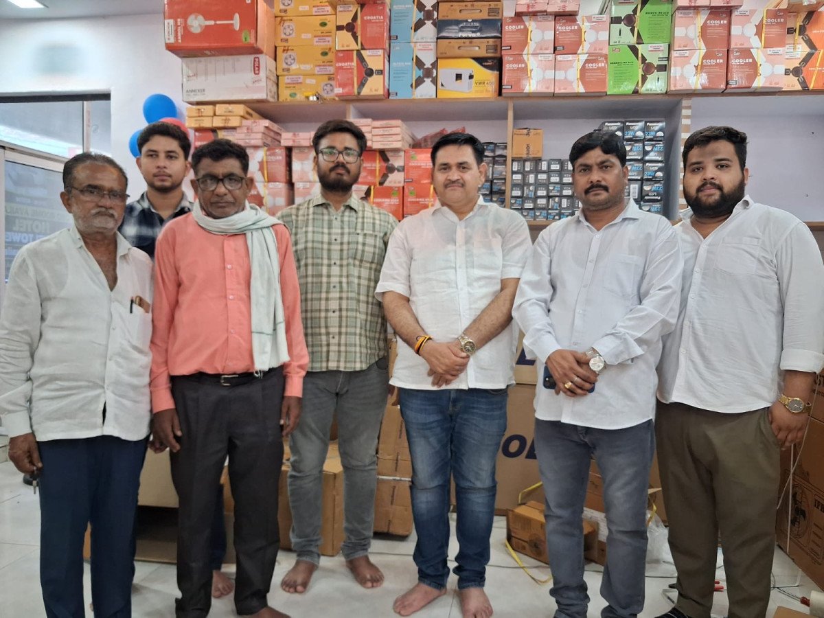 कानपुर: 'आदित्य इलेक्ट्रो मार्ट' का भव्य शुभारंभ, बेहद किफायती दामों और 0% फाइनेंस पर मिलेंगे ब्रांडेड इलेक्ट्रॉनिक्स