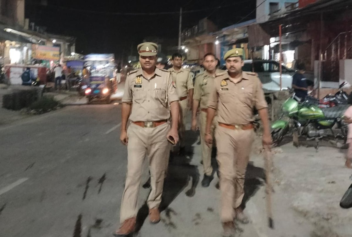 पश्चिम शरीरा पुलिस ने संभाला मोर्चा; अषाढ़ा चौराहे पर पैदल गश्त कर जनता को दिलाया सुरक्षा का भरोसा
