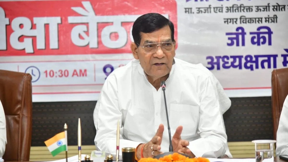 बिना पूछे बिजली महंगी करने पर भड़के यूपी के ऊर्जा मंत्री