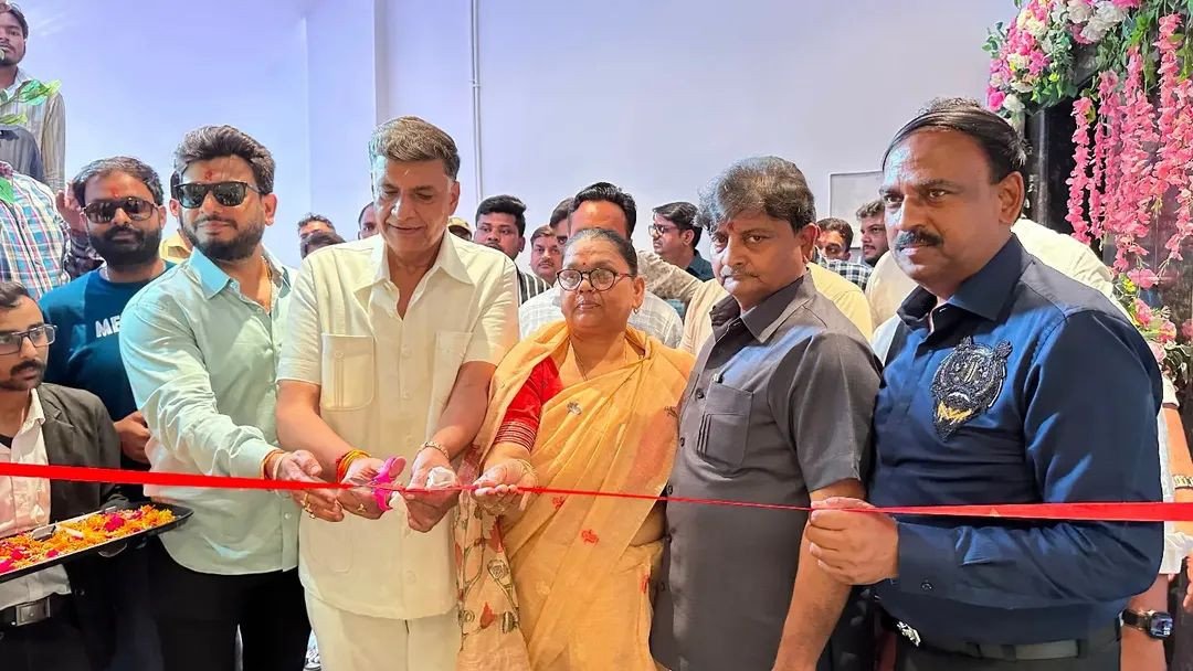 कानपुर: साकेत नगर में 'होटल 33 इन' का भव्य शुभारंभ, पूर्व विधायक अजय कपूर ने किया उद्घाटन