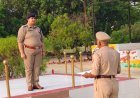 कौशाम्बी पुलिस लाइन्स में एएसपी ने ली परेड की सलामी: वर्दी-बूट का परखा टर्नआउट, जवानों से लगवाई दौड़