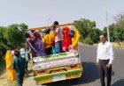 Kaushambi : नियमों की धज्जियां उड़ाने वाले वाहन चालकों पर परिवहन विभाग का हंटर, कड़ा धाम जा रही पिकअप सीज