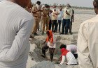 कौशाम्बी: तीन महीने बाद जिलाधिकारी के आदेश पर खोदी गई कब्र, लेकिन अंदर से गायब मिली विवाहिता की लाश; इलाके में सनसनी