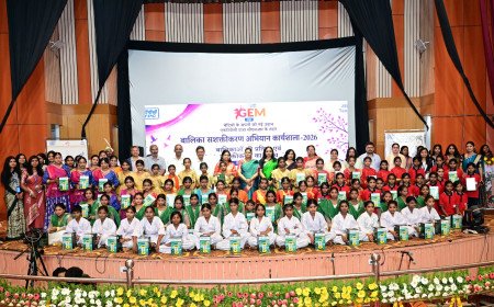 अम्बेडकर नगर: मईपुर अग्निकांड पीड़ितों से मिले कांग्रेस जिलाध्यक्ष, दी चेतावनी