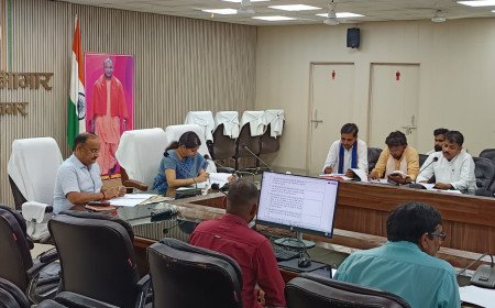 अम्बेडकर नगर: मतदेय स्थलों के संभाजन को लेकर जिलाधिकारी ने की बैठक