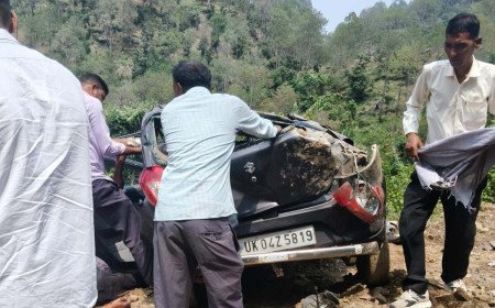 Almora में चीख-पुकार: अनियंत्रित होकर गहरी खाई में गिरी कार, चार लोगों की दर्दनाक मौत, दो गंभीर
