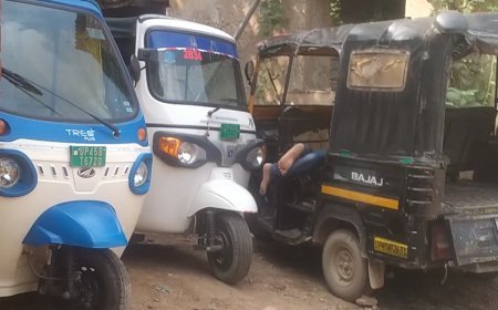 अंबेडकरनगर में सैनिक कल्याण कार्यालय बना अवैध स्टैंड, बिना लाइसेंस दौड़ रहे ई-रिक्शा