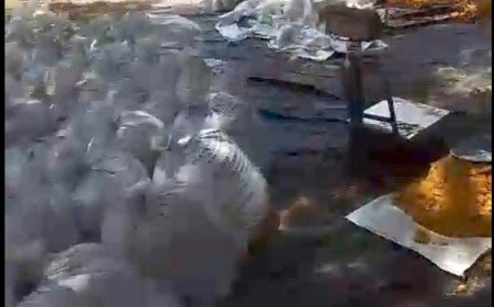 Kaushambi : शहजादपुर में अवैध शराब कचरे की डंपिंग, आवाज उठाने पर पत्रकार को जेल भेजने की धमकी