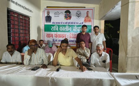 प्रतापगढ़: तिवारीपुर में सजी विकास की अदालत; रात्रि चौपाल में एसडीएम ने सुनीं समस्याएं, योजनाओं की दी जानकारी