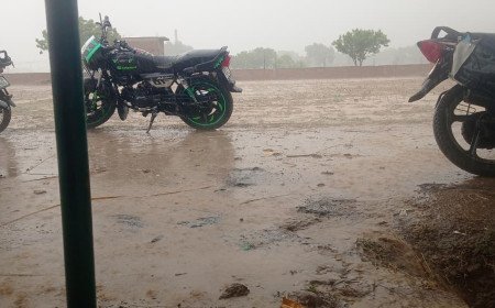 कौशाम्बी में धूल भरी आंधी और बूंदाबांदी से गर्मी से मिली राहत