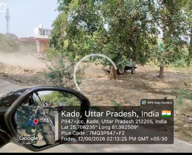 न्यायालय के आदेश को ठेंगा: कौशाम्बी में 'सट्टेबाज' राजस्व अधिकारी की शह पर भू-माफिया ने दौड़ाया ट्रैक्टर, पीड़ित वकील को दी जान से मारने की धमकी