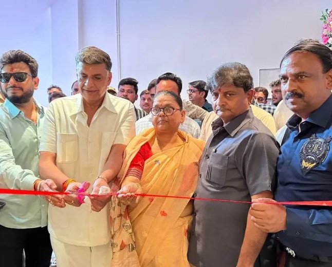 कानपुर: साकेत नगर में 'होटल 33 इन' का भव्य शुभारंभ, पूर्व विधायक अजय कपूर ने किया उद्घाटन