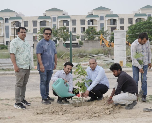 ओमैक्स मेट्रो सिटी में पर्यावरण दिवस पर 10 हजार पौधारोपण का संकल्प
