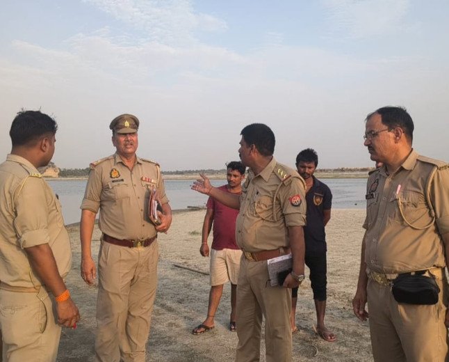 प्रतापगढ़-कौशाम्बी बॉर्डर पर गंगा किनारे मिला अज्ञात शव, 'सीमा विवाद' में उलझी दो जिलों की पुलिस
