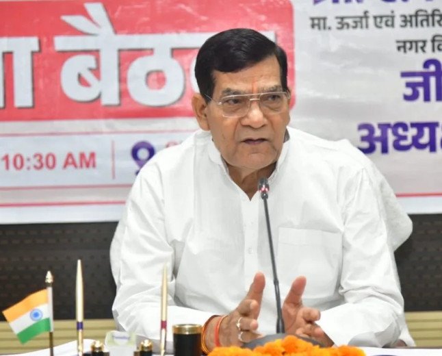 बिना पूछे बिजली महंगी करने पर भड़के यूपी के ऊर्जा मंत्री
