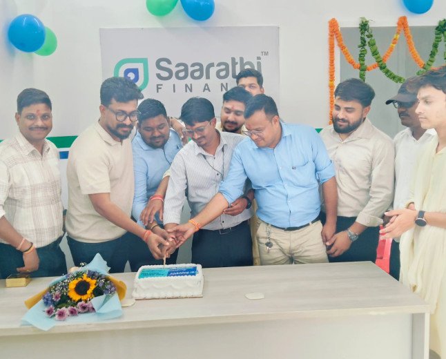 सारथी फाइनेंस का यूपी में विस्तार, दो नई शाखाओं के साथ निकाली बाइक रैली