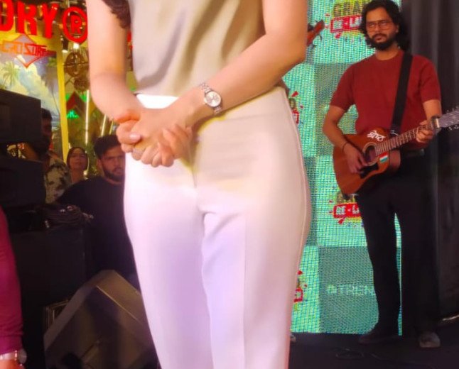 कानपुर में रिलायंस ट्रेंड्स की री-ओपनिंग, अभिनेत्री ज़ोया अफ़रोज़ ने बिखेरा जादू