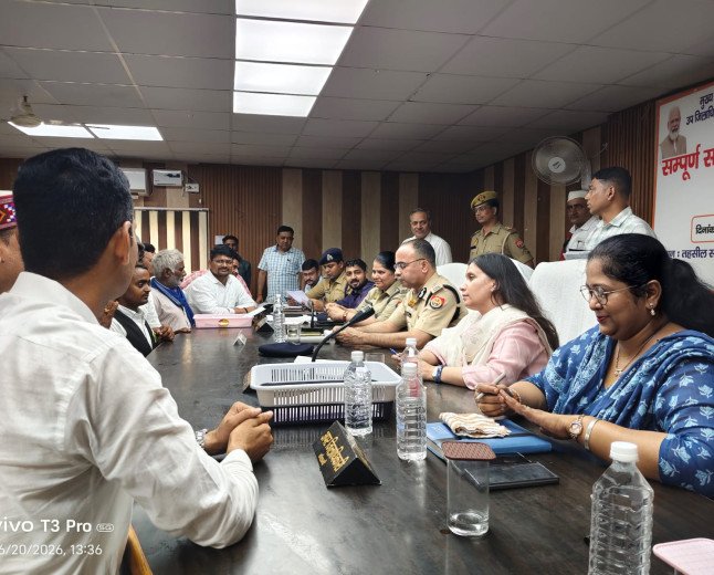 Kaushambi: मंझनपुर तहसील पहुंचे मंडलायुक्त व आईजी; कहा- जनसमस्याओं का निस्तारण शासन की सर्वोच्च प्राथमिकता