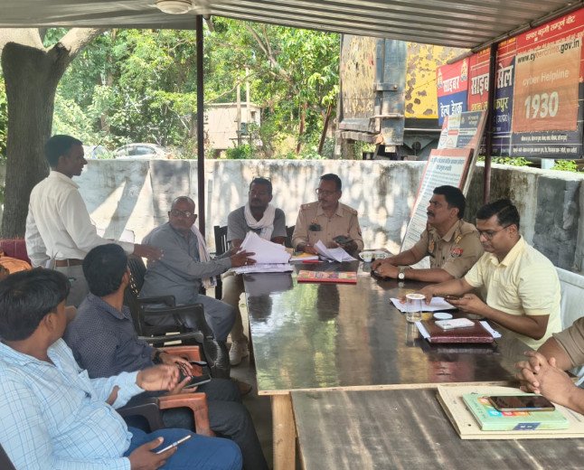 एसडीएम वाचस्पति सिंह ने परखी जनता की नब्ज, त्वरित निस्तारण के साथ अधिकारियों को दिए कड़े निर्देश