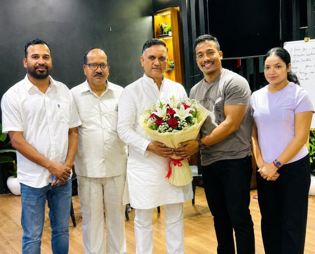 आगरा: जी फिटनेस सेंटर पहुंचे सपा नेता उदयवीर सिंह, युवाओं को दिया सेहत और संस्कार का संदेश