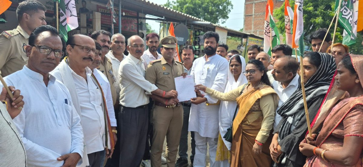 पेपर लीक विरोध प्रदर्शन से पहले प्रयागराज में कई वरिष्ठ कांग्रेस नेता किए गए नजरबंद