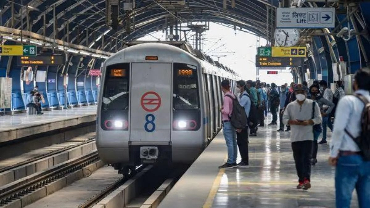 सुरक्षा कारणों के चलते दिल्ली मेट्रो के राजीव चौक सहित १६ स्टेशन बंद हुए