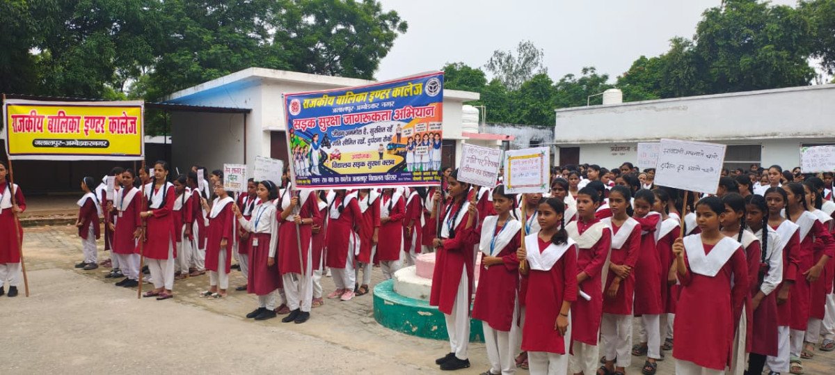 आईआईटी मद्रास और जिला प्रशासन ने अंबेडकरनगर में आयोजित की भव्य सड़क सुरक्षा पदयात्रा