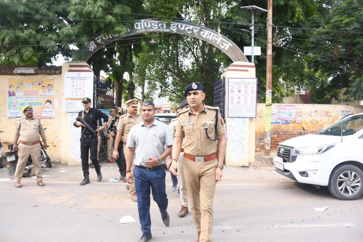 प्रयागराज में UP TET 2026 का कड़ा इम्तिहान: पहले ही दिन परीक्षा केंद्रों पर पहुंचे पुलिस कमिश्नर और डीएम