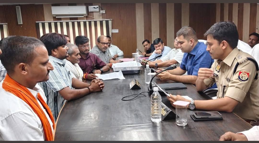 कौशाम्बी में समाधान दिवस पर डीएम-एसपी सख्त: मंझनपुर, सिराथू और चायल में सुनी गईं 144 शिकायतें, लापरवाही पर कार्रवाई की चेतावनी