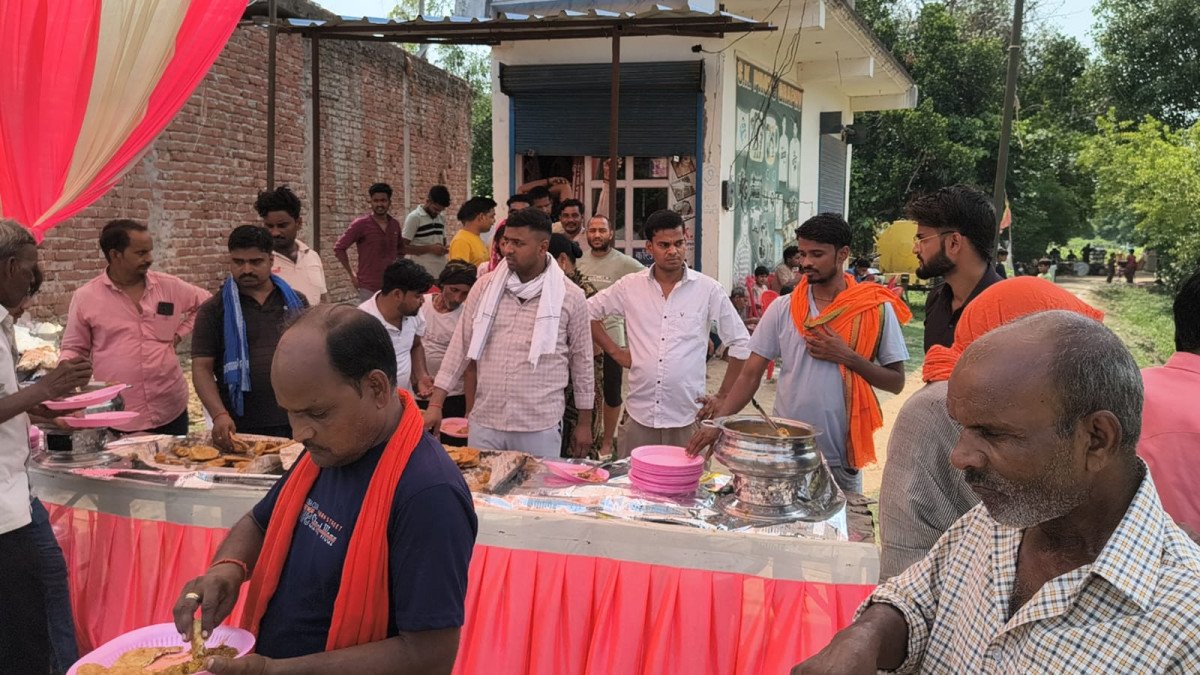 मानिकपुर के चौकापरपुर में भव्य भंडारे का आयोजन सैकड़ों श्रद्धालुओं ने पाया प्रसाद