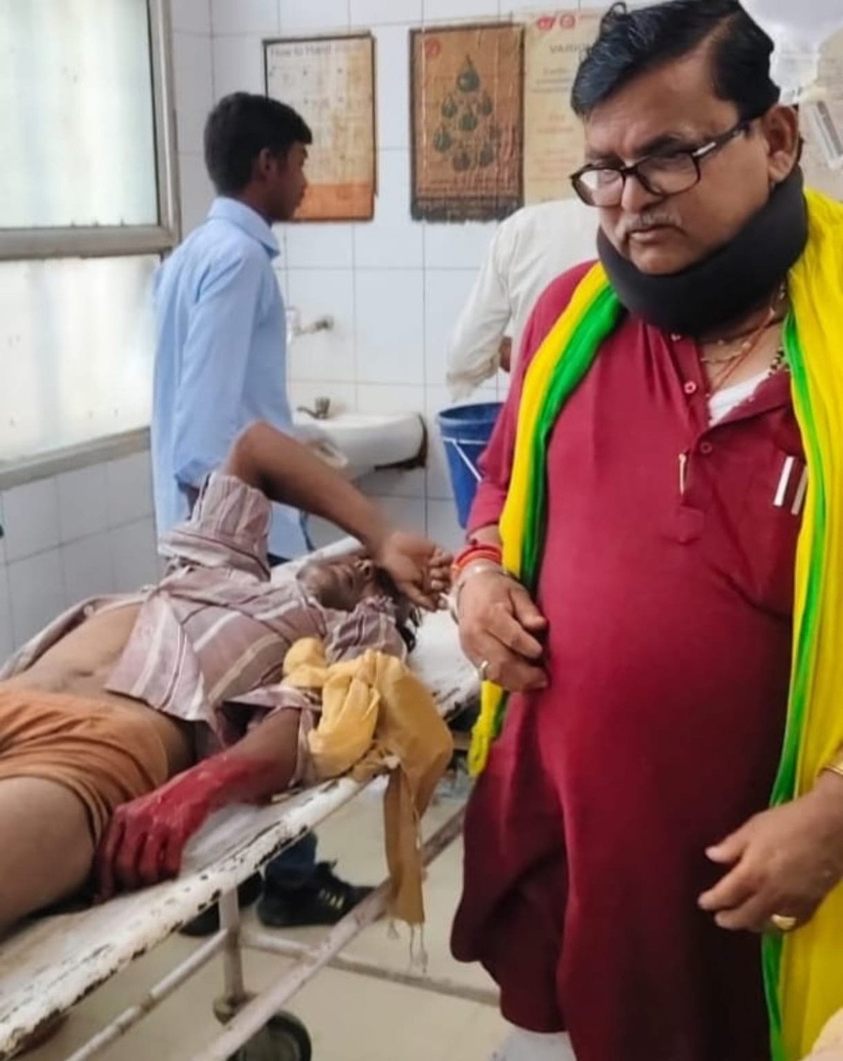 कुंडा में भीषण सड़क हादसे में घायल युवक के लिए 'देवदूत' बने राजा भइया के प्रतिनिधि, खुद गाड़ी से पहुंचाया अस्पताल